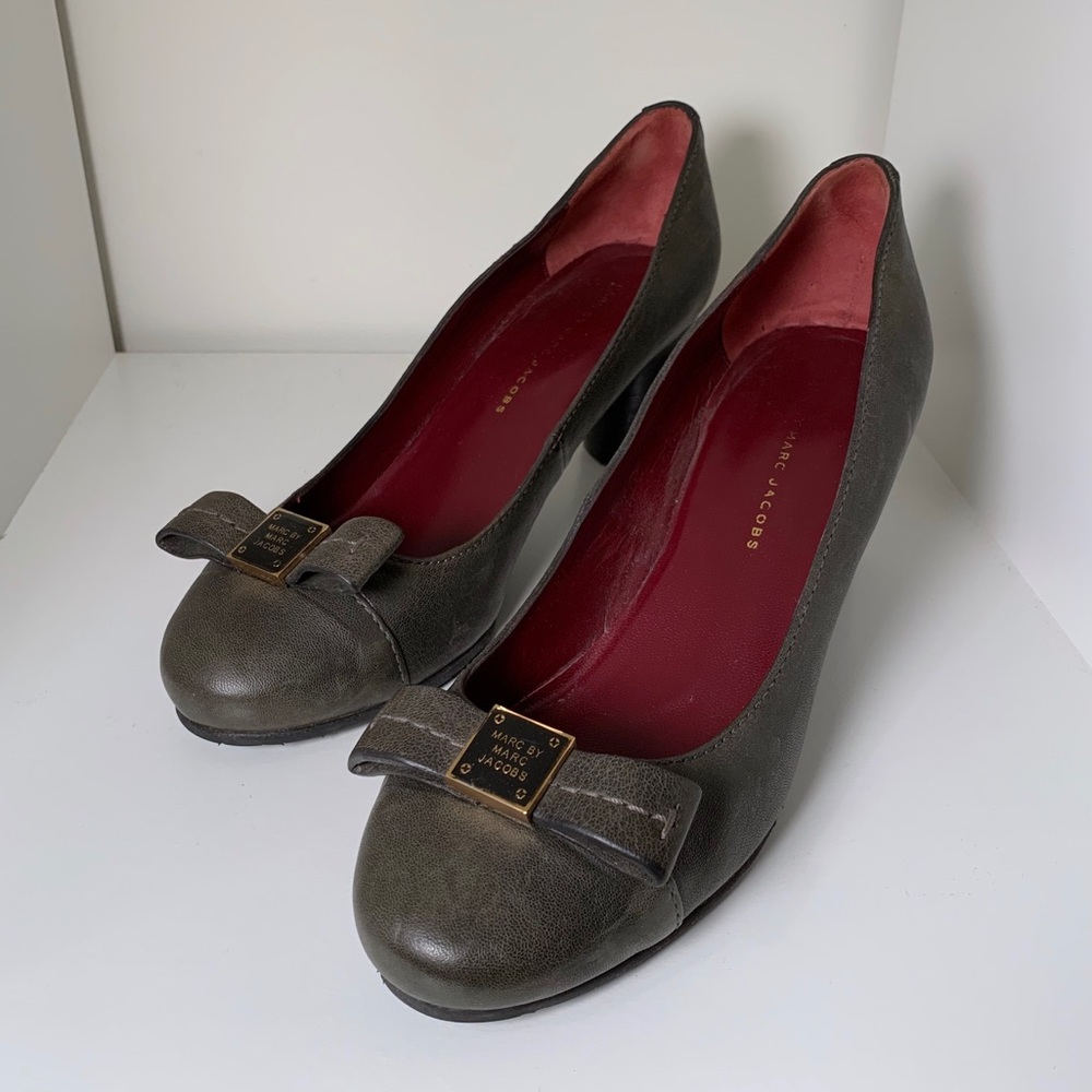 Marc by Marc Jacobs 3" Charcoal/Grey Pumps